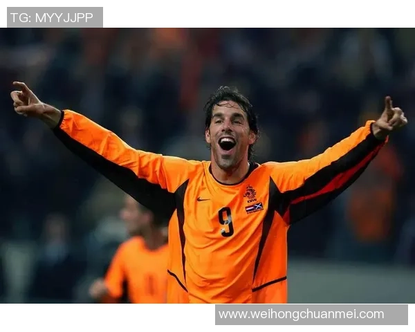 禁区之王荷兰足球明星的传奇之路与辉煌成就解析 禁区之王荷兰足球明星的传奇之路与辉煌成就解析